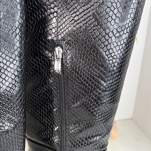 DKNY Women's Cana Block Heel Knee-High Boots Wide Calf Sz 8 - Picture 6 of 12